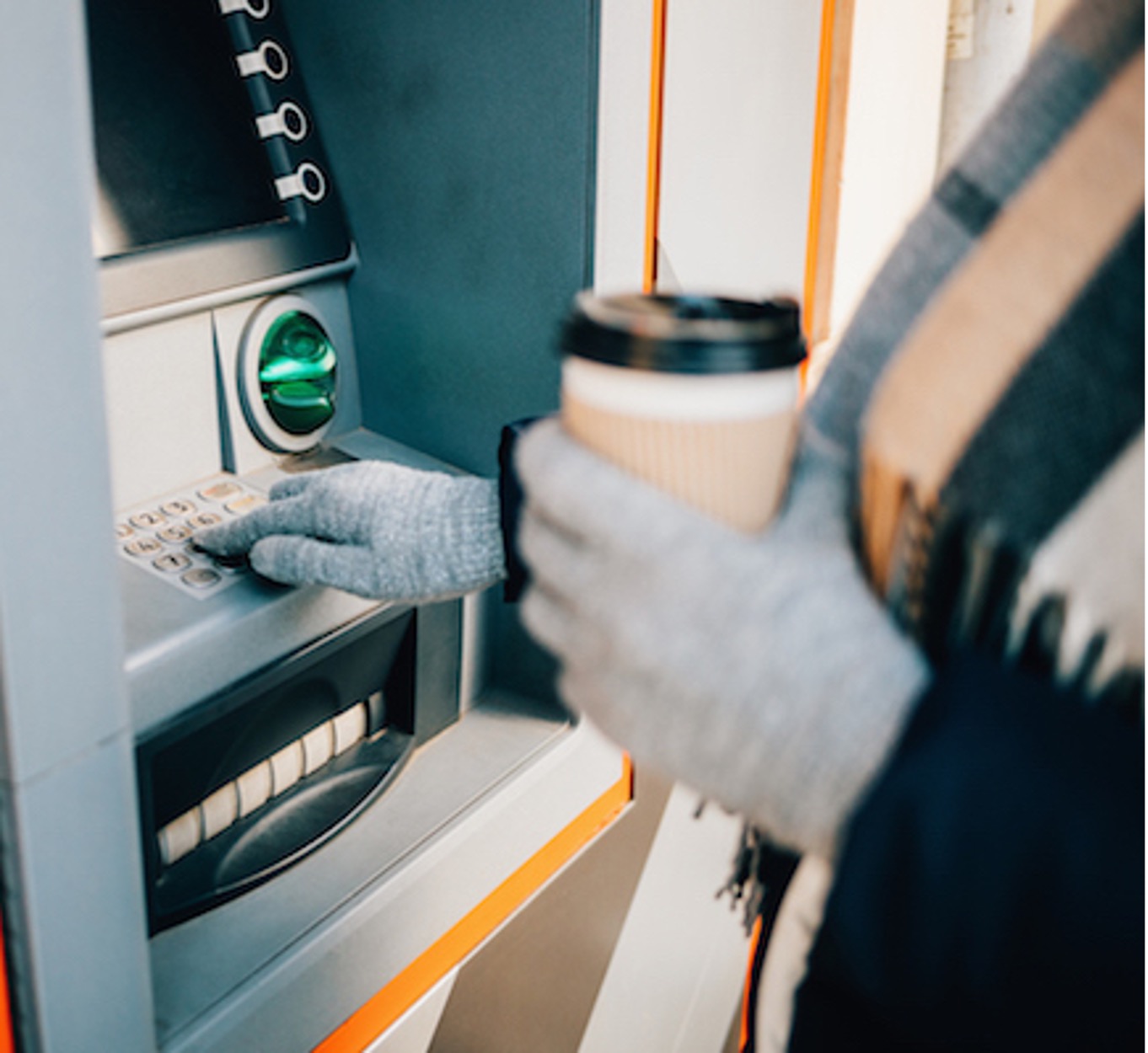 Ai Giám Sát An Ninh